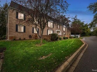 150 E Long Lake Rd APT 14, Bloomfield Hills, MI 48304