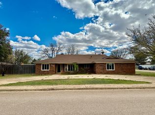 1829 N 8th St, Tahoka, TX 79373