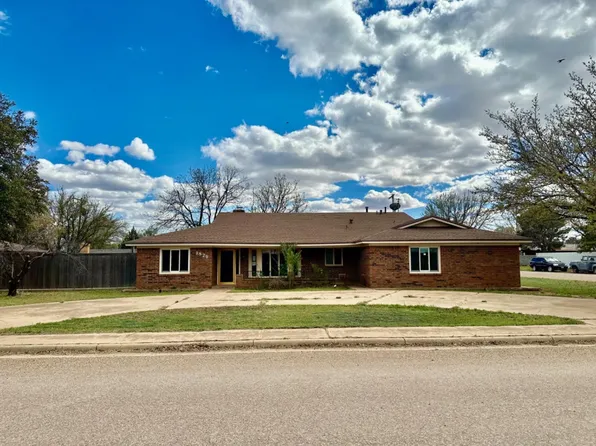 1829 N 8th St, Tahoka, TX 79373