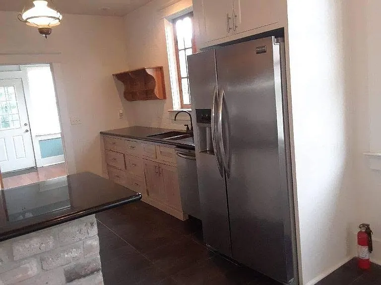 4040 Clermont Dr — Photo 12