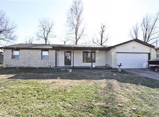 2414 W Village Ln, Springfield, MO 65807