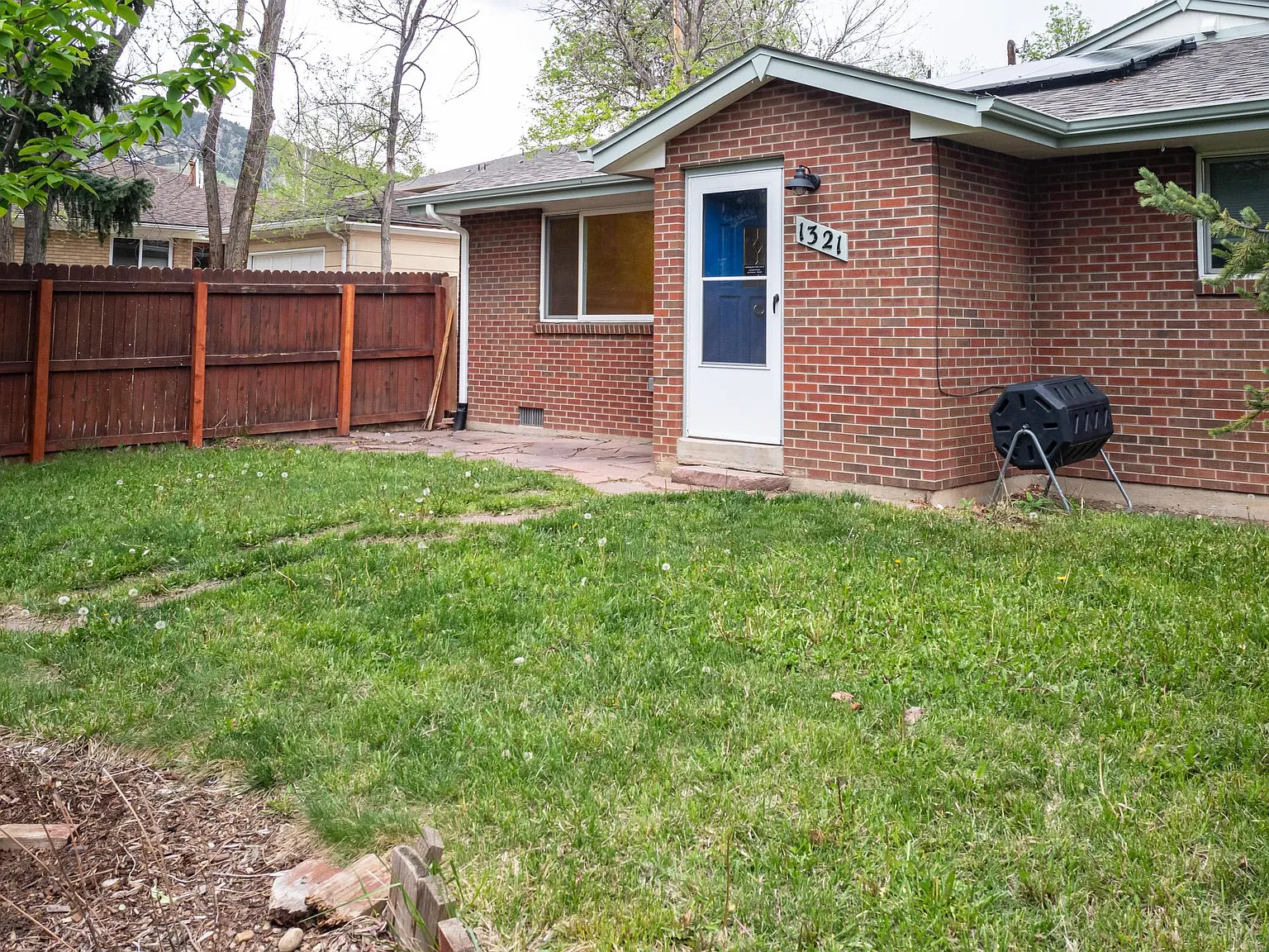2 bed, 889 sqft, $3,000 — Photo 3