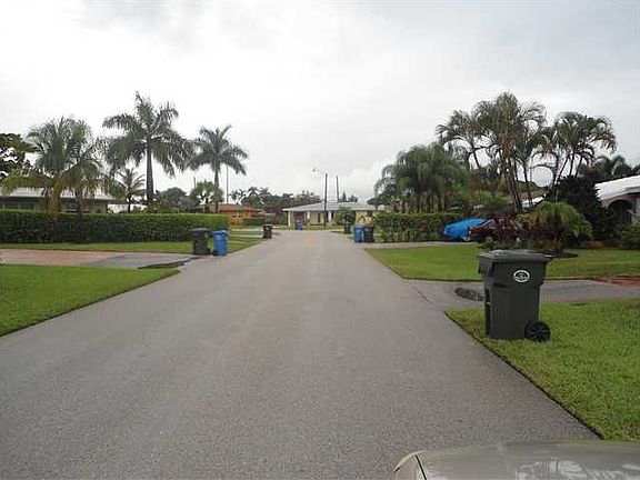 5th image of 541 NE 49th St