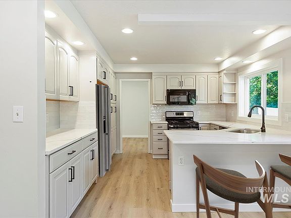 5th image of 10702 W Cruser Dr