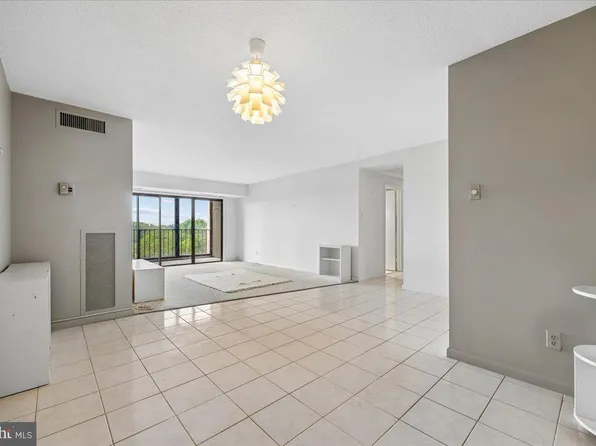 9200 Edwards Way APT 1013, Hyattsville, MD 20783