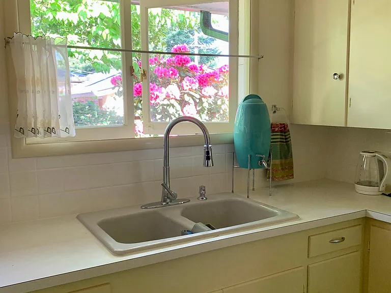 406 SW Thomas St #406 — Photo 7