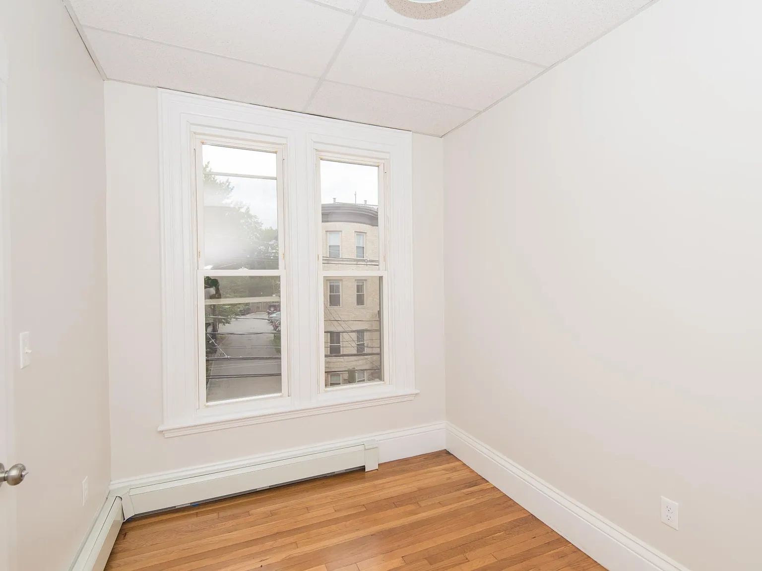2 bed, 700 sqft, $2,700 — Photo 3