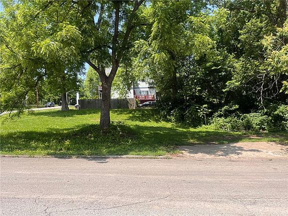 2nd image of 2105 N 10th St