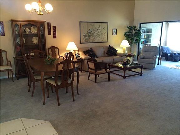 3rd image of 637 Woodridge Dr