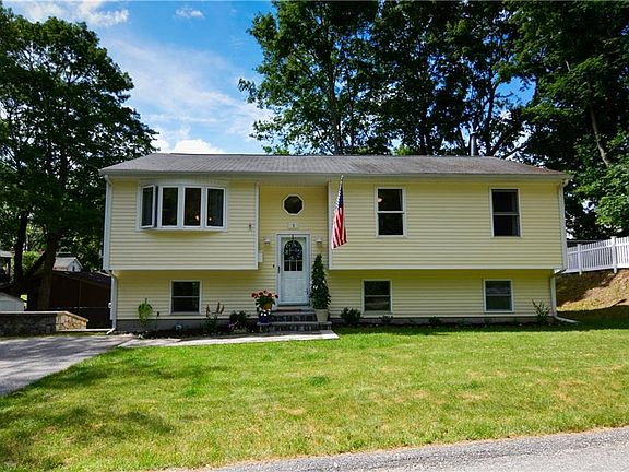 2nd image of 5 Bradford Ct