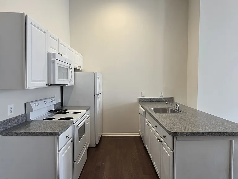 811-0 Filbert St #810 — Photo 3