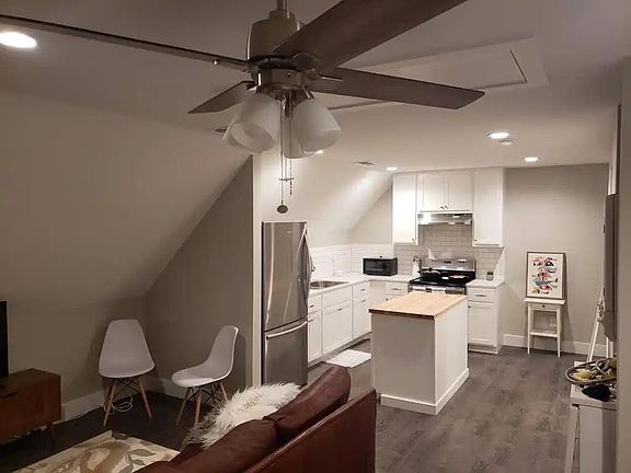 2nd image of 5829 Richmond Ave Unit B
