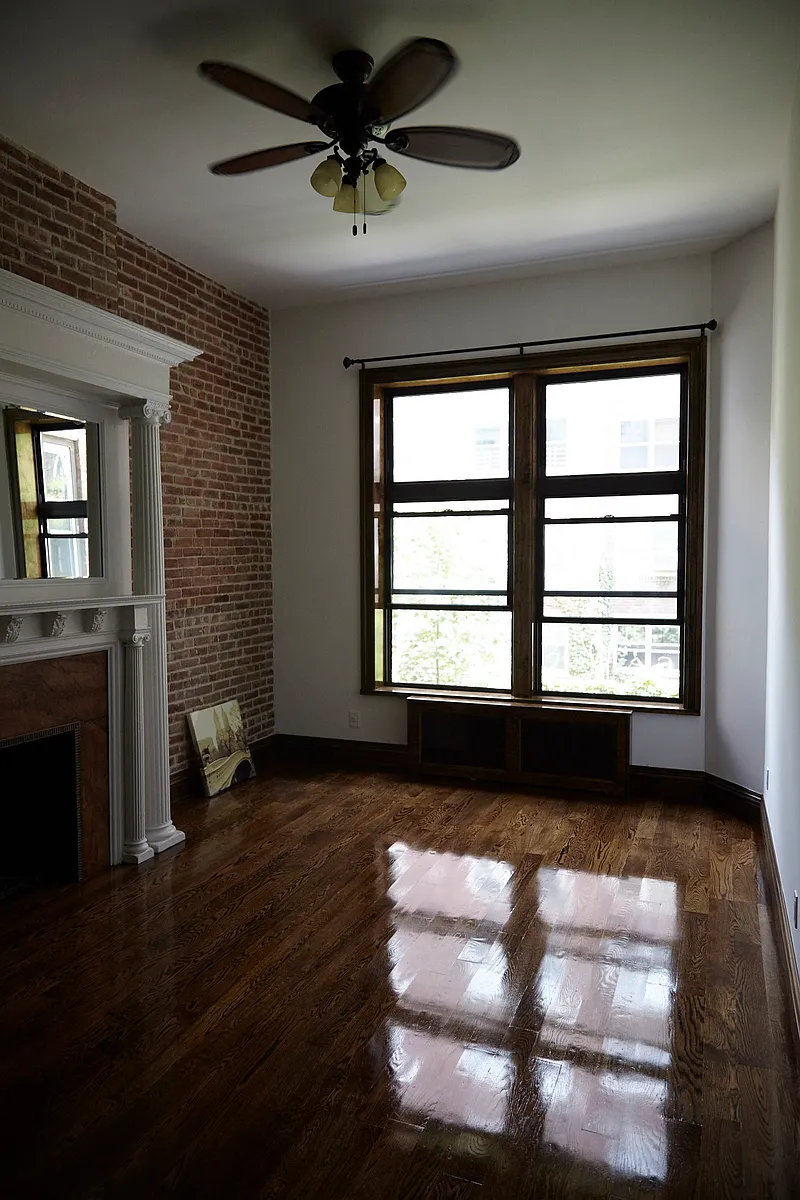 Building Photo - 319 W 75th St #2C