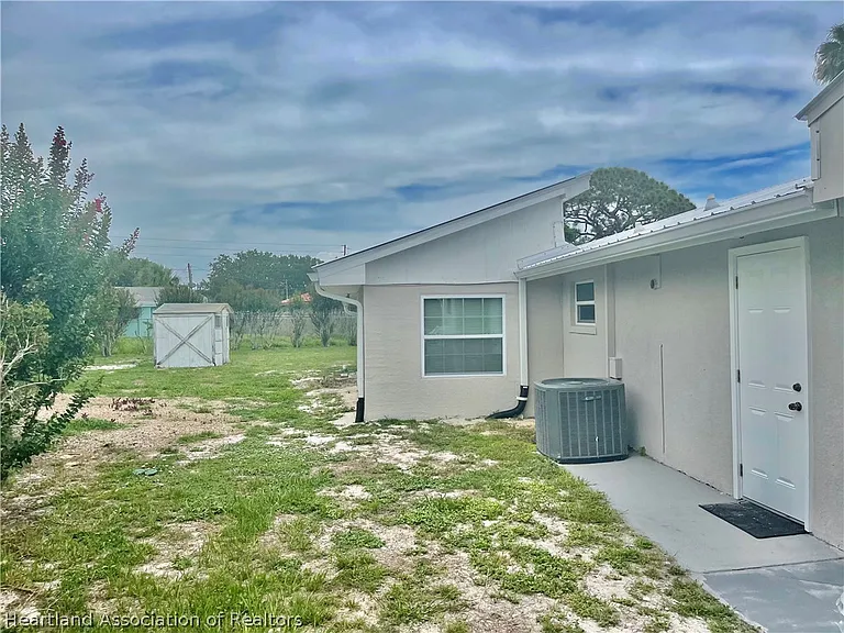 1409 Palm Way — Photo 10