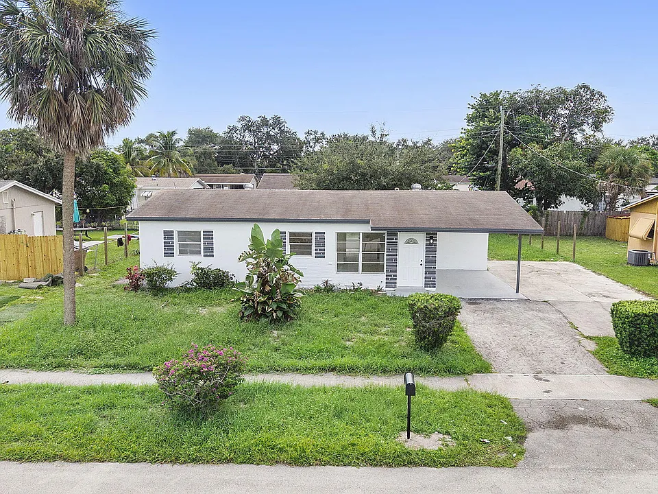 324 NW 3rd St