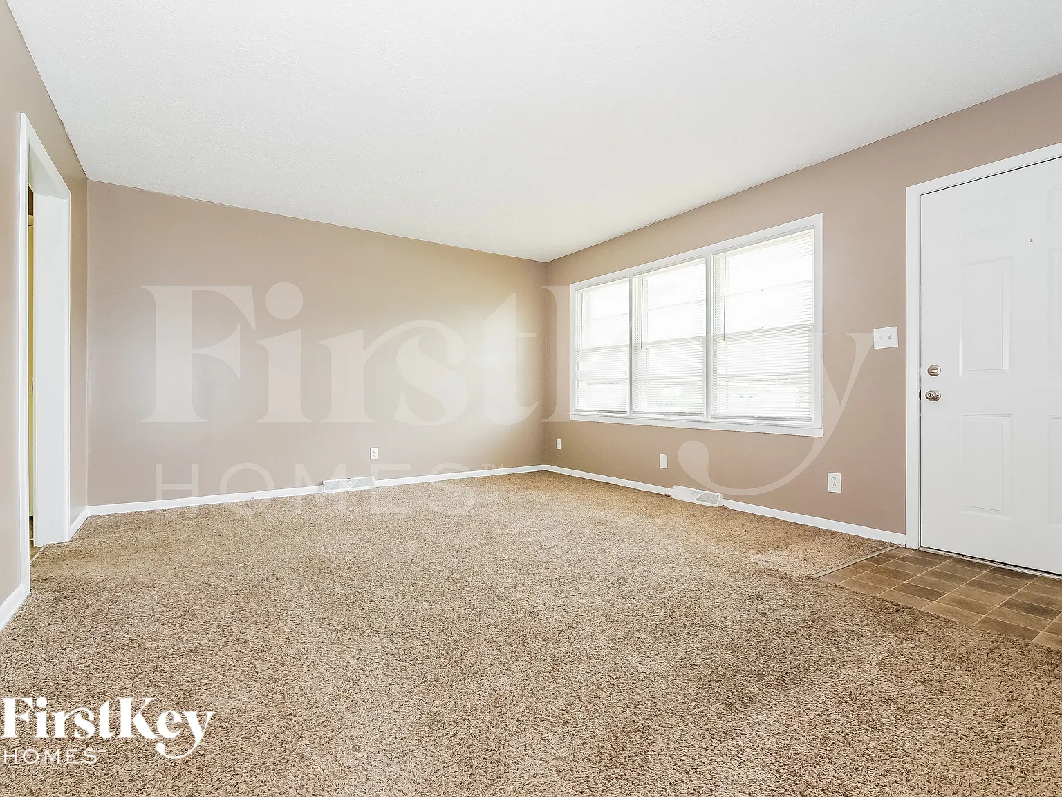 3 bed, 1.5 bath, 984 sqft, $1,620 — Photo 2