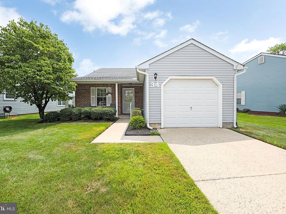 1st image of 34 Fairfax Dr
