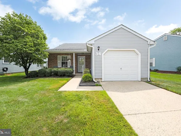 34 Fairfax Dr, Mount Laurel, NJ 08054