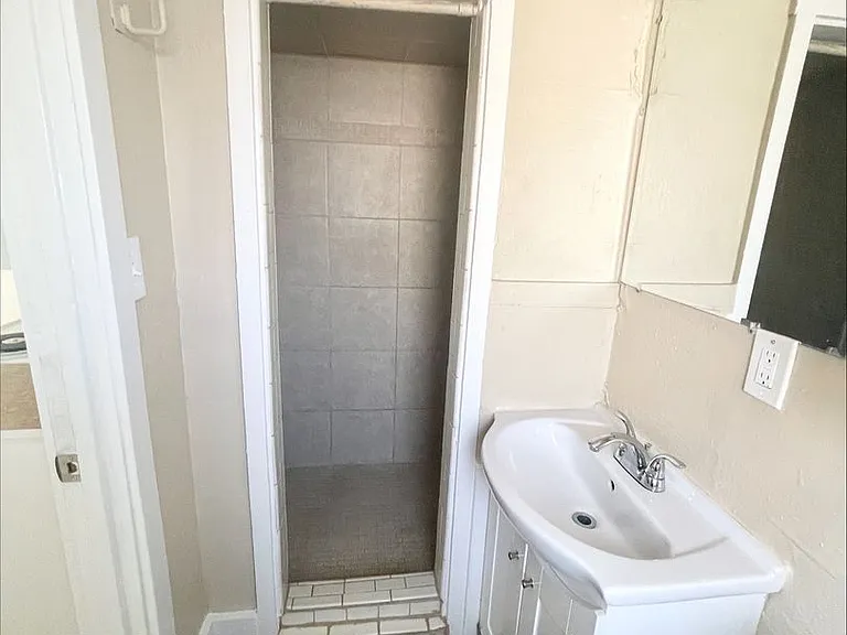 2512 E Dale St #3 — Photo 3