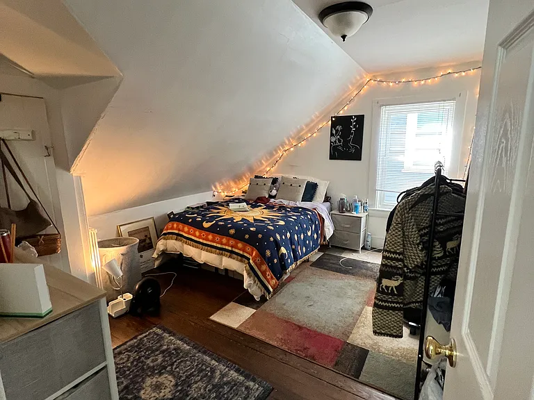 40 Hillside St — Photo 47