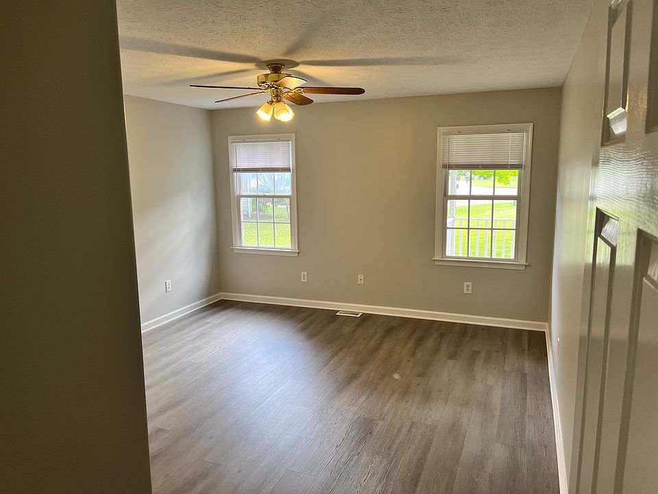 Bedroom, with view of front yard