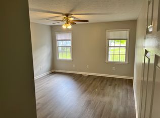 208 Manchester Ct, Smithfield, VA 23430