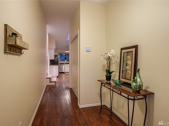 3rd image of 5924 Glenmore Dr SE