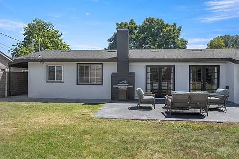 22309 Leadwell St — Photo 6
