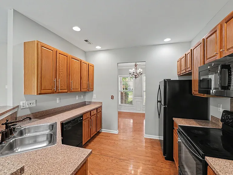 3111 Gloxinia Rd — Photo 2