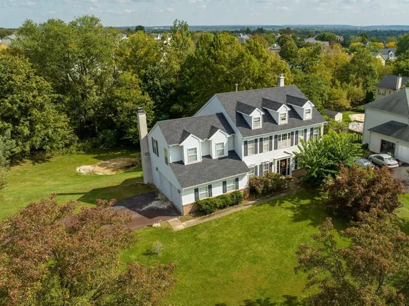 6003 Dickens Ct, Norristown, PA 19403