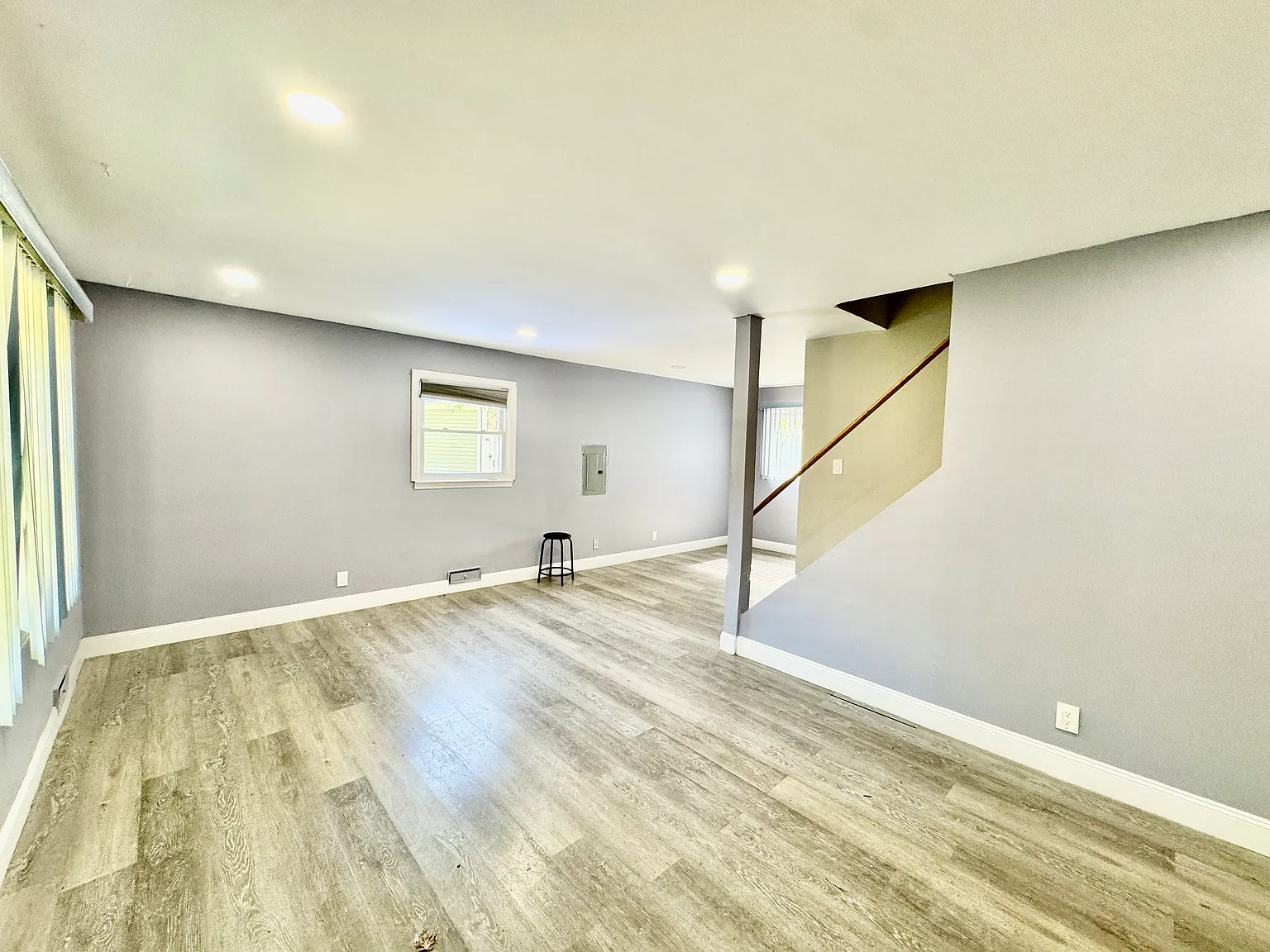 5 bed, $4,199 — Photo 2