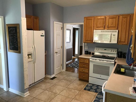 Kitchen eith appliances and eating area