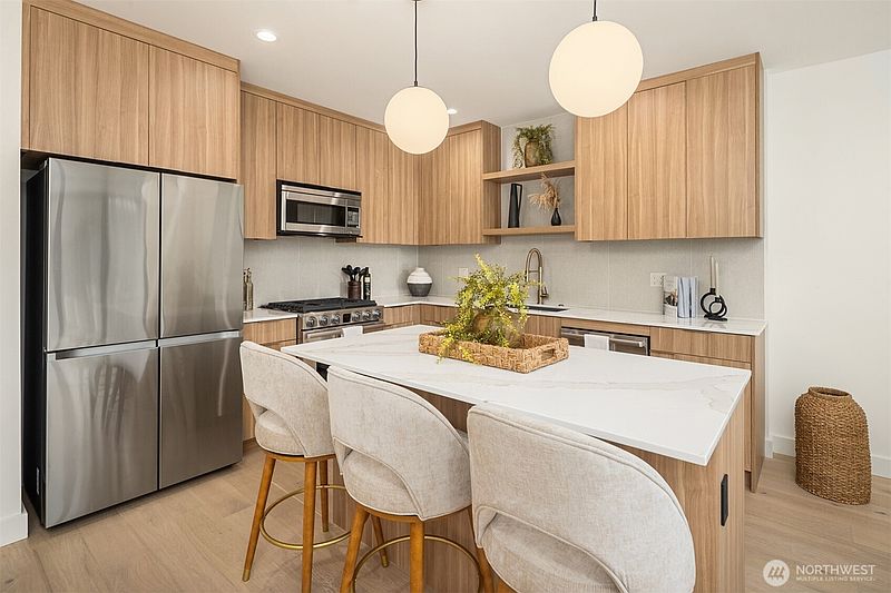 4th image of 614 5th Avenue S #C108