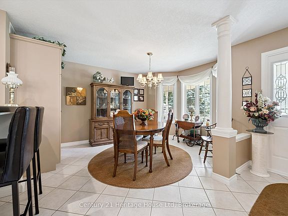 4th image of 545 Athol St