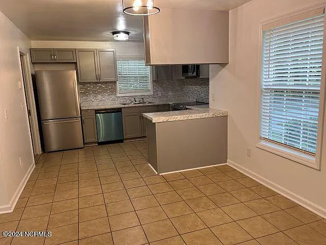 1531 Rosemond Dr — Photo 5