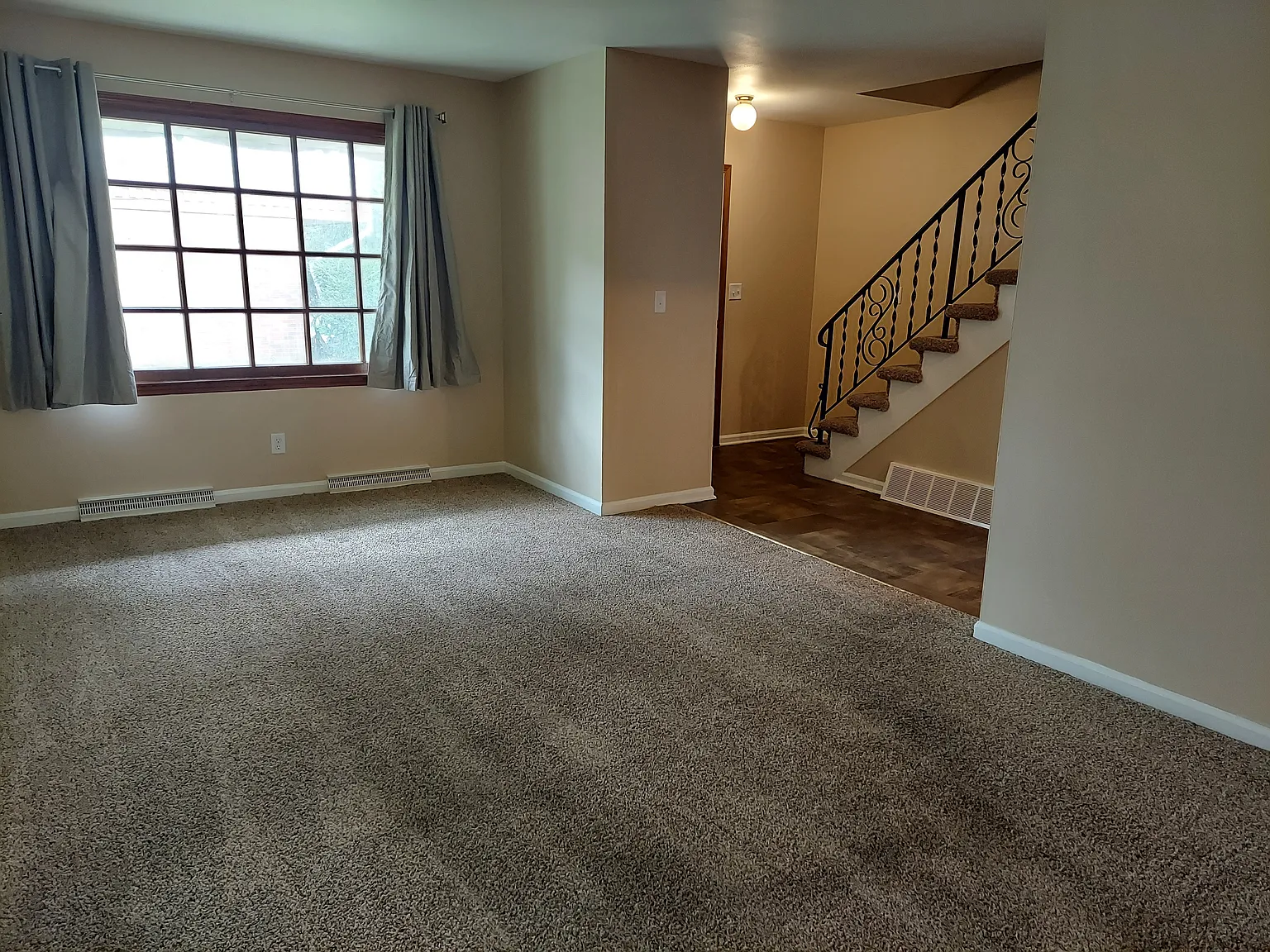 3 bed, 1.5 bath, $1,400 — Photo 1
