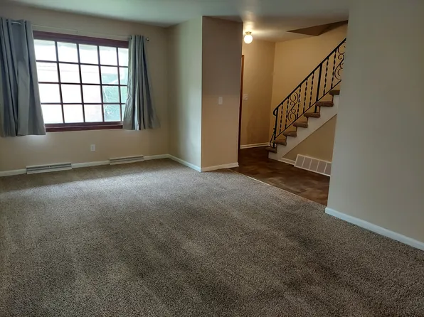 4558 Apple Orchard Ln, Rockford, IL 61108