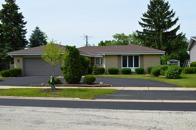 1st image of 5 E Brookwood Dr