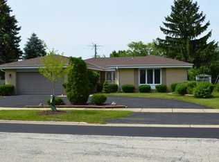 5 E Brookwood Dr, Arlington Heights, IL 60004