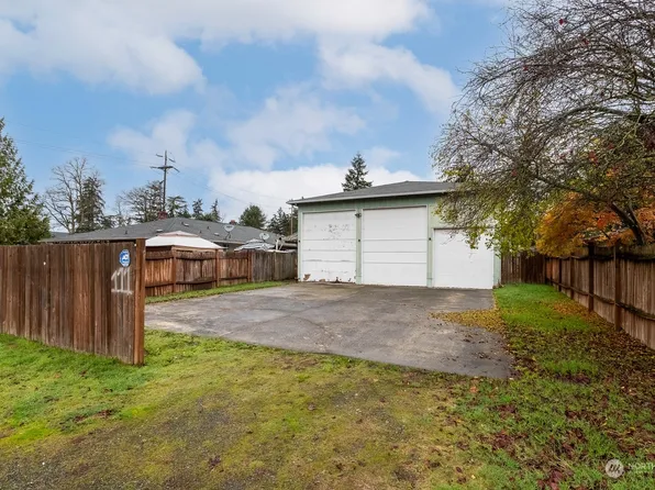 111 Tule Lake Road E, Tacoma, WA 98445