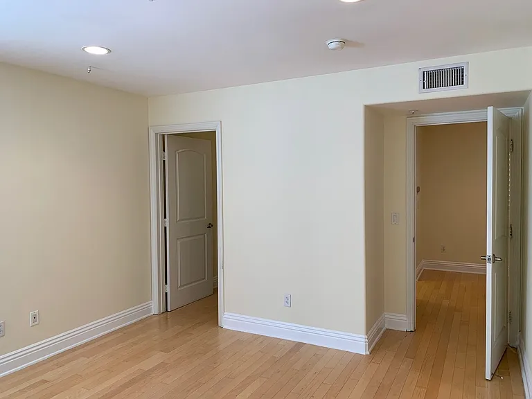10652 Bloomfield St #1-4 — Photo 15