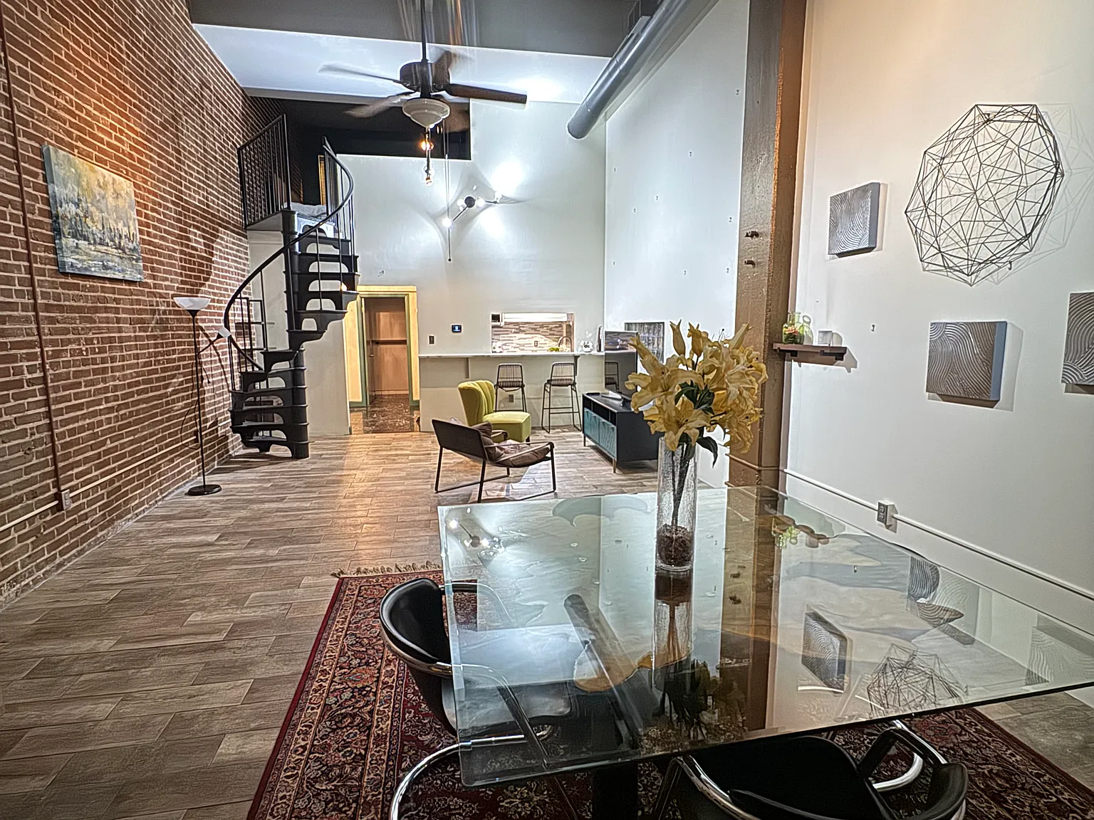 417 S Main St — Photo 2