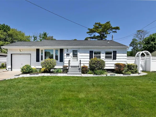 43 Hewes Street, Brentwood, NY 11717