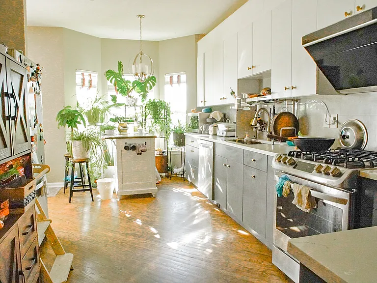 3003 King Ct — Photo 4
