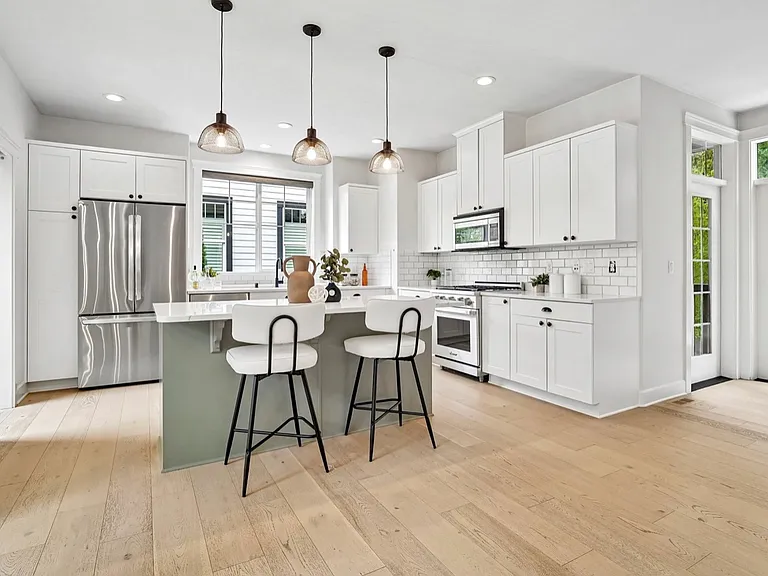 2166 NE Morgan Ln — Photo 17