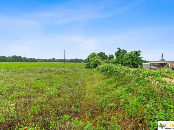 5 County Road 441, Harwood, TX 78632