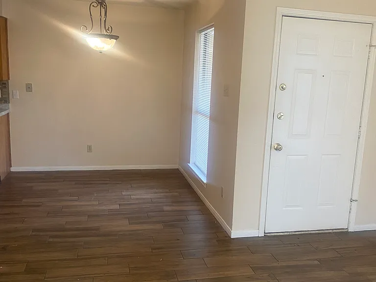 703 Royal St — Photo 13