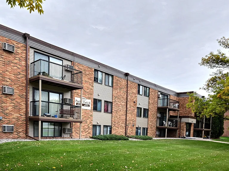 Fargo, ND Pacific Park Apartments | Exterior