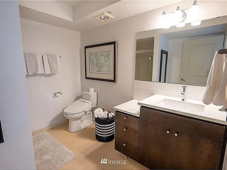 124 Bellevue Ave E #202 — Photo 9