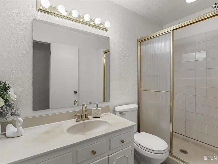 2920 Cunningham Dr — Photo 20